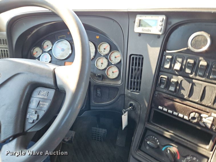 image for item EI3659 2015 International  ProStar Plus 122 semi truck