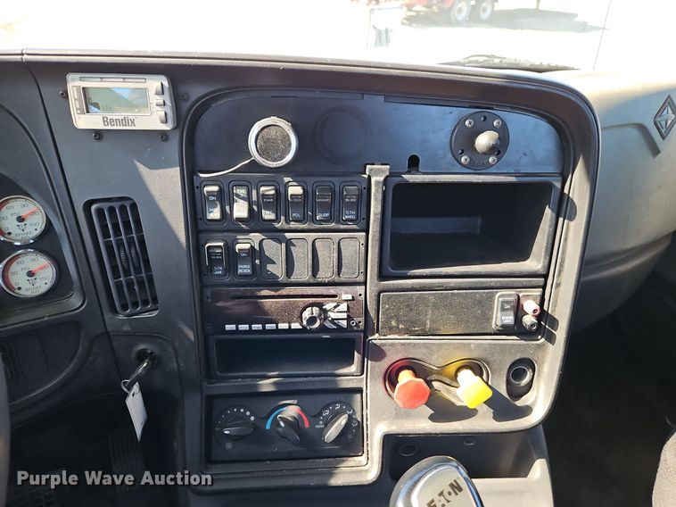 image for item EI3659 2015 International  ProStar Plus 122 semi truck