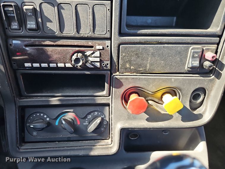 image for item EI3659 2015 International  ProStar Plus 122 semi truck