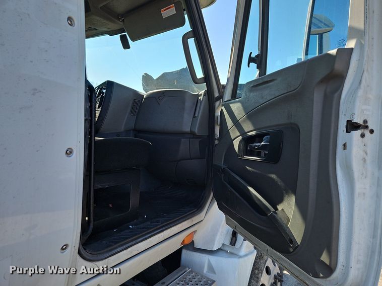 image for item EI3659 2015 International  ProStar Plus 122 semi truck