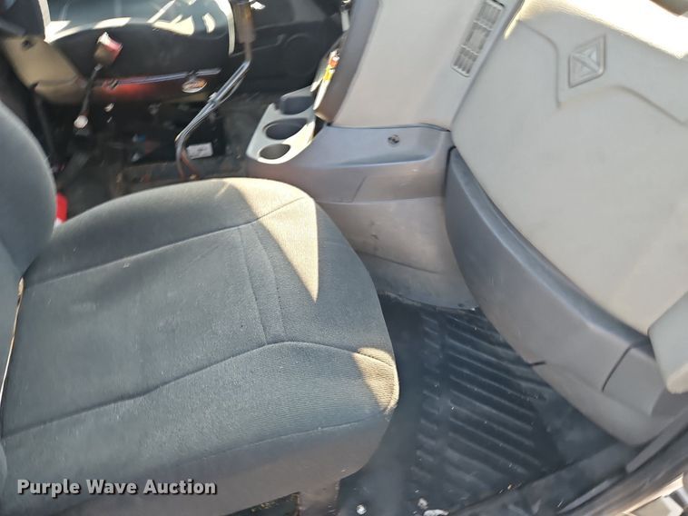 image for item EI3659 2015 International  ProStar Plus 122 semi truck