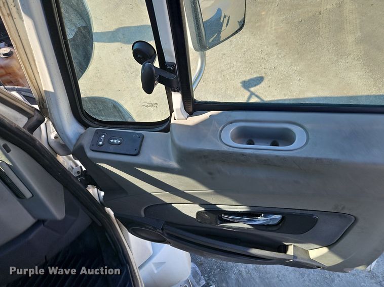 image for item EI3659 2015 International  ProStar Plus 122 semi truck