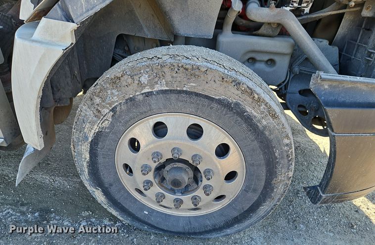 image for item EI3659 2015 International  ProStar Plus 122 semi truck