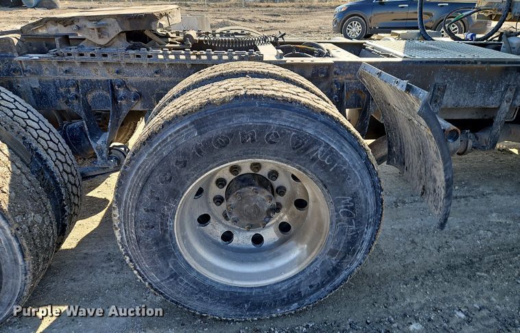 image for item EI3659 2015 International  ProStar Plus 122 semi truck