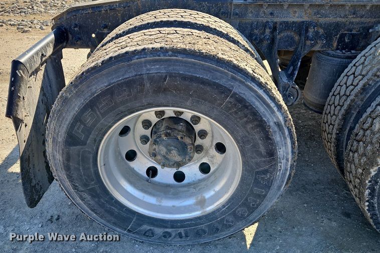 image for item EI3659 2015 International  ProStar Plus 122 semi truck