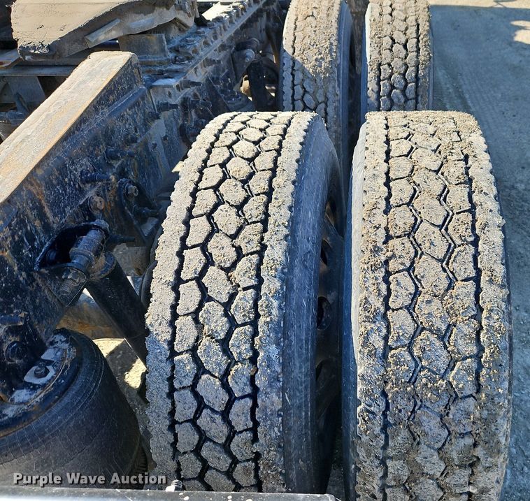 image for item EI3659 2015 International  ProStar Plus 122 semi truck