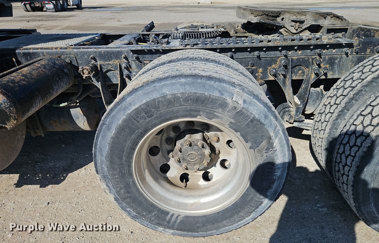 image for item EI3659 2015 International  ProStar Plus 122 semi truck