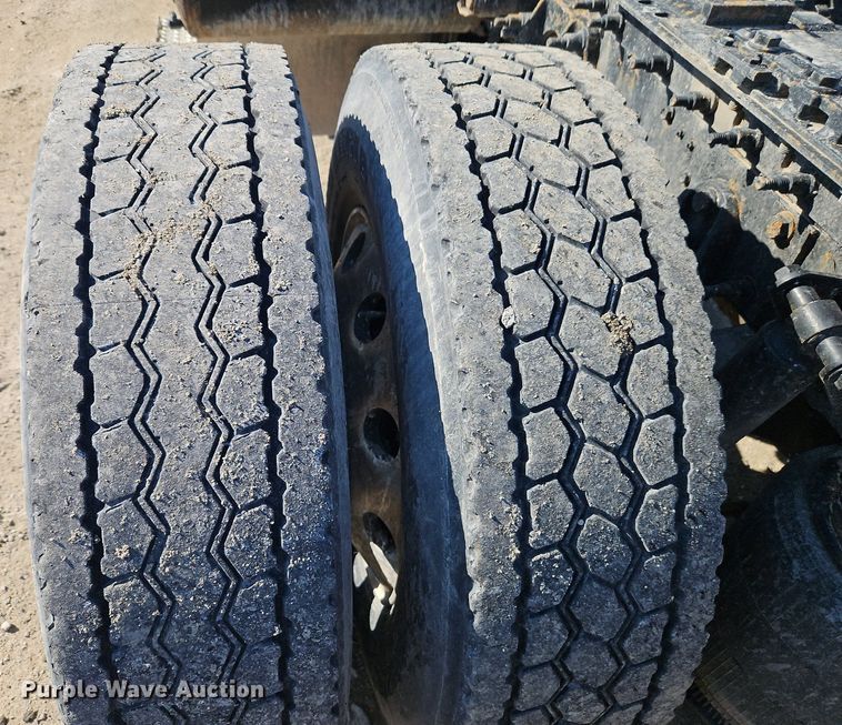 image for item EI3659 2015 International  ProStar Plus 122 semi truck