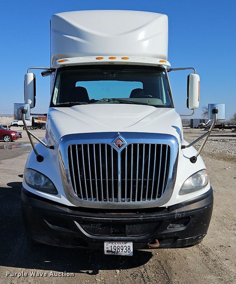 image for item EI3660 2015 International  ProStar Plus 122 semi truck