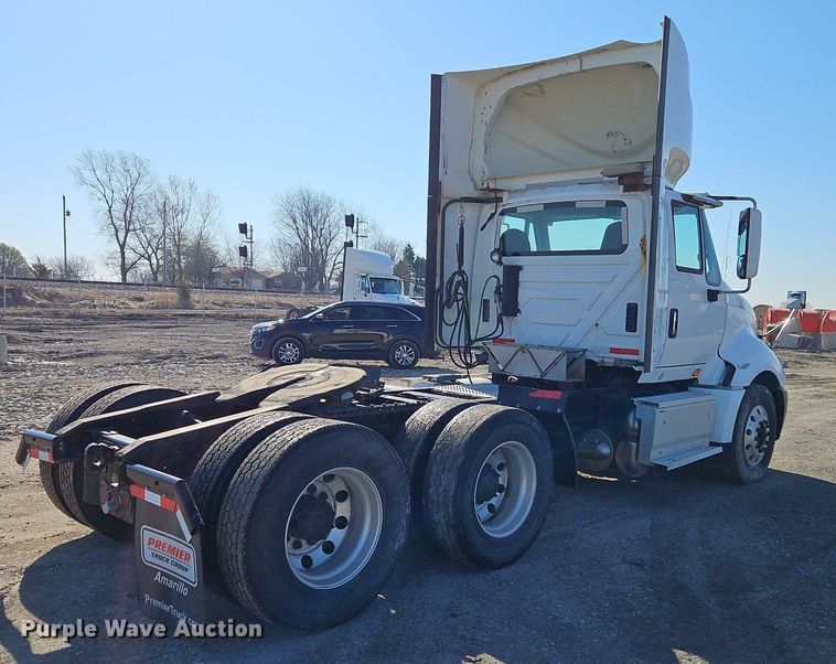 image for item EI3660 2015 International  ProStar Plus 122 semi truck