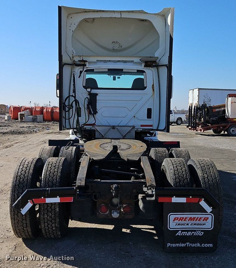 image for item EI3660 2015 International  ProStar Plus 122 semi truck