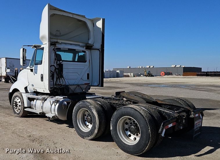 image for item EI3660 2015 International  ProStar Plus 122 semi truck