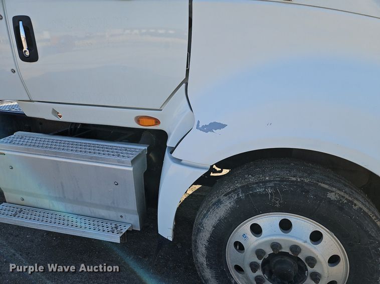 image for item EI3660 2015 International  ProStar Plus 122 semi truck