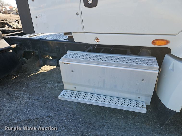 image for item EI3660 2015 International  ProStar Plus 122 semi truck