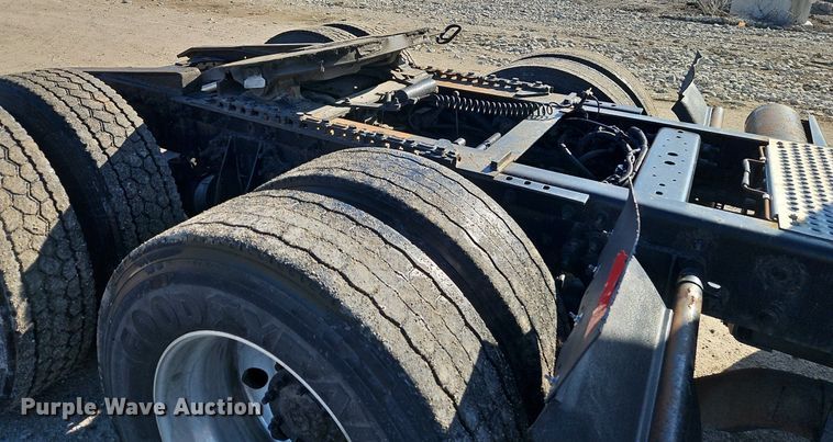 image for item EI3660 2015 International  ProStar Plus 122 semi truck