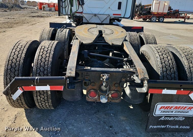 image for item EI3660 2015 International  ProStar Plus 122 semi truck