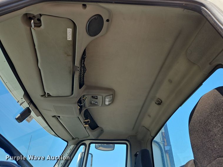 image for item EI3660 2015 International  ProStar Plus 122 semi truck