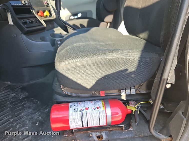 image for item EI3660 2015 International  ProStar Plus 122 semi truck