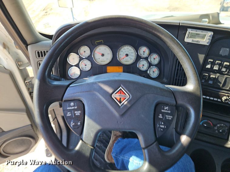 image for item EI3660 2015 International  ProStar Plus 122 semi truck