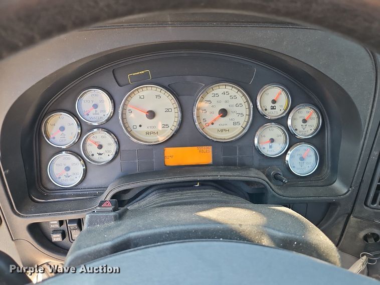 image for item EI3660 2015 International  ProStar Plus 122 semi truck