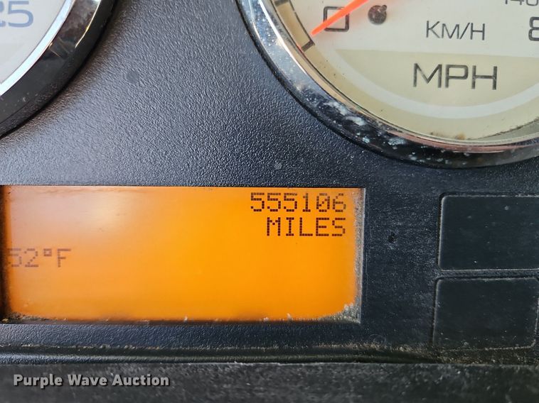 image for item EI3660 2015 International  ProStar Plus 122 semi truck