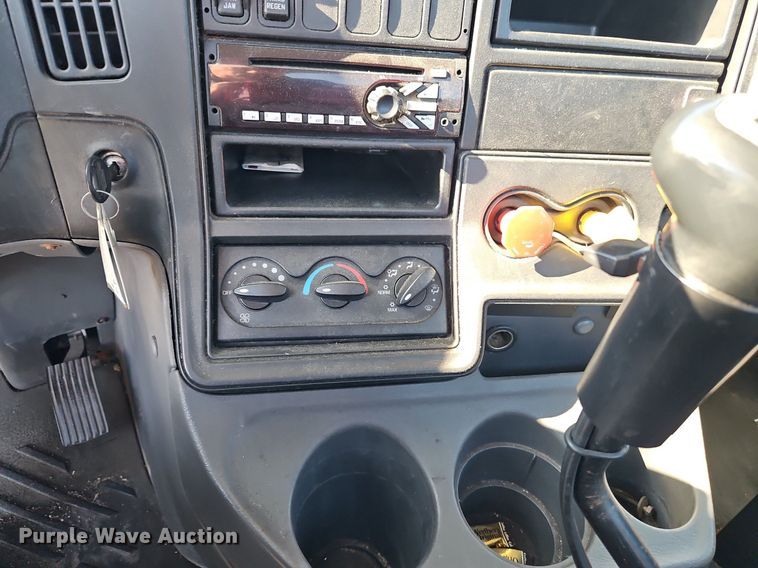 image for item EI3660 2015 International  ProStar Plus 122 semi truck