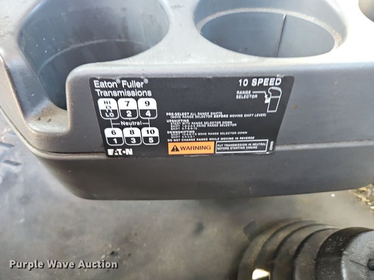 image for item EI3660 2015 International  ProStar Plus 122 semi truck