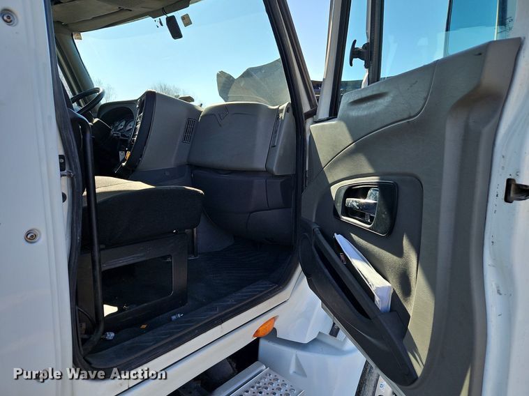 image for item EI3660 2015 International  ProStar Plus 122 semi truck