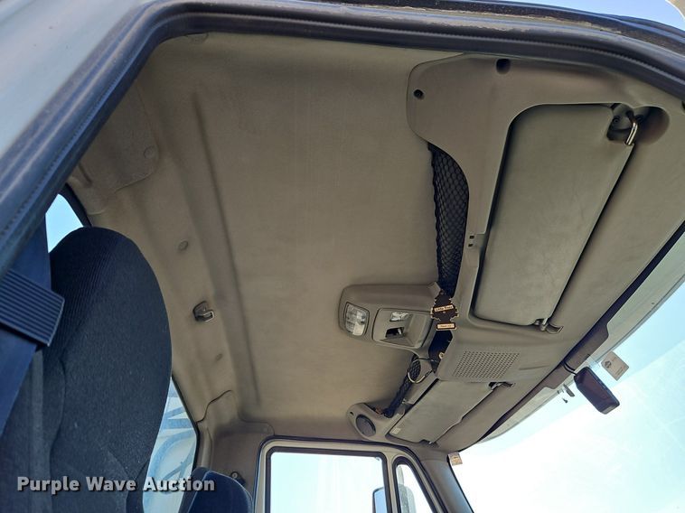 image for item EI3660 2015 International  ProStar Plus 122 semi truck