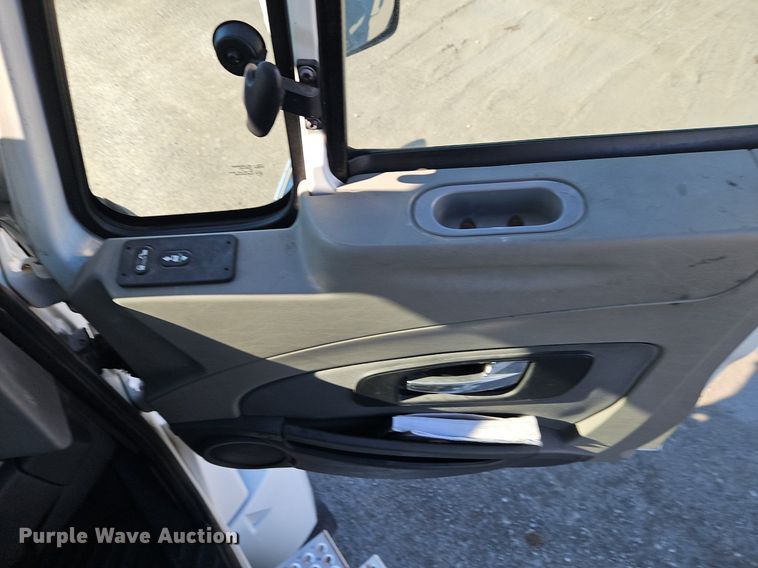 image for item EI3660 2015 International  ProStar Plus 122 semi truck