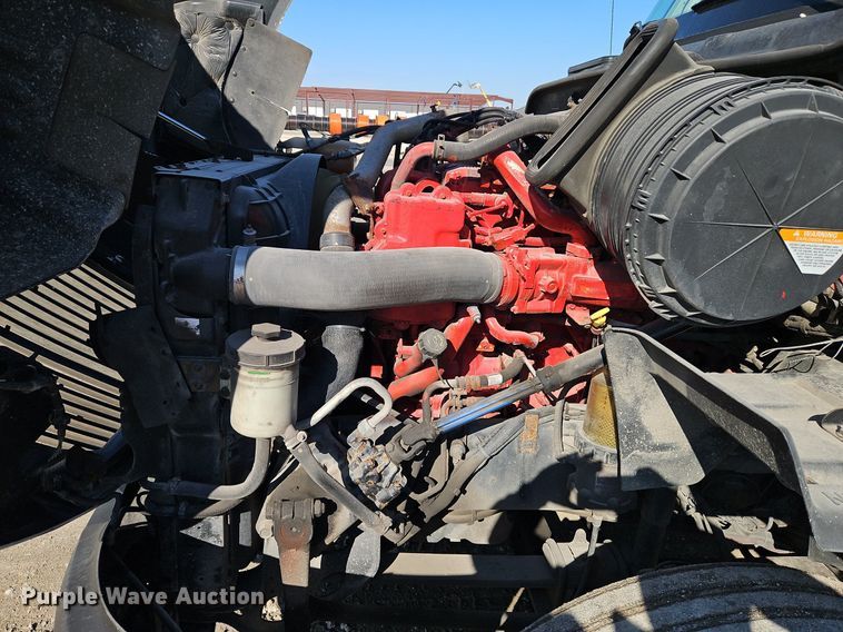 image for item EI3660 2015 International  ProStar Plus 122 semi truck