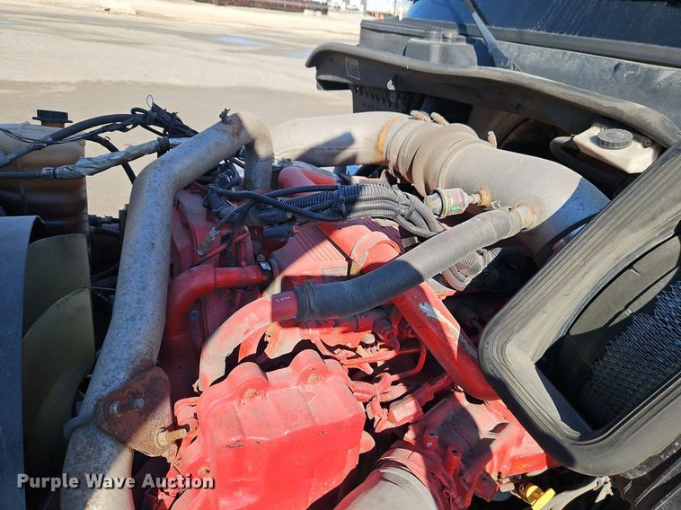 image for item EI3660 2015 International  ProStar Plus 122 semi truck