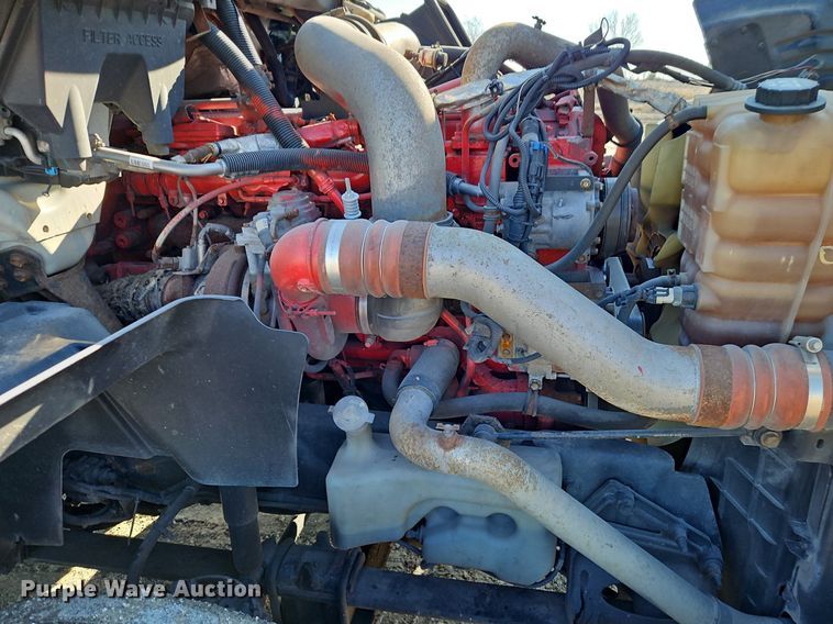 image for item EI3660 2015 International  ProStar Plus 122 semi truck