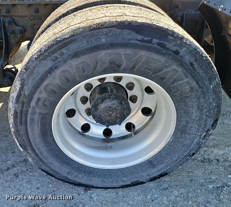 image for item EI3660 2015 International  ProStar Plus 122 semi truck