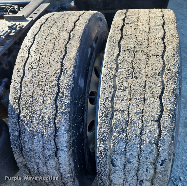 image for item EI3660 2015 International  ProStar Plus 122 semi truck