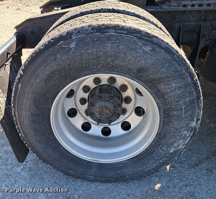 image for item EI3660 2015 International  ProStar Plus 122 semi truck