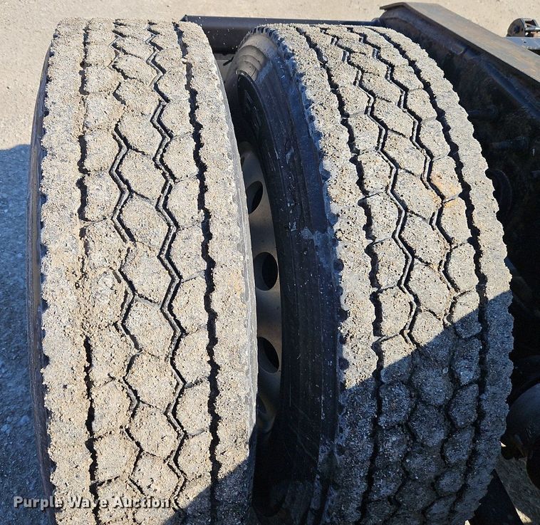 image for item EI3660 2015 International  ProStar Plus 122 semi truck