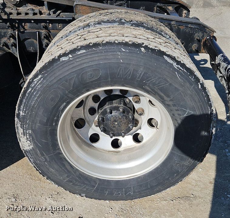 image for item EI3660 2015 International  ProStar Plus 122 semi truck