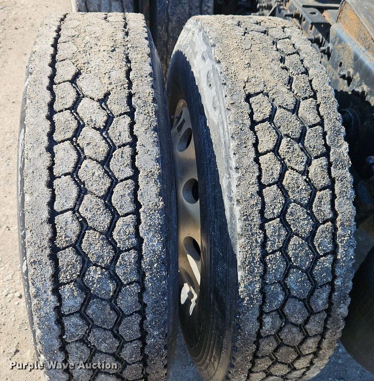 image for item EI3660 2015 International  ProStar Plus 122 semi truck