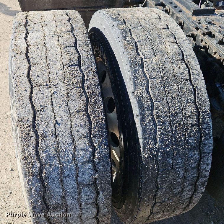 image for item EI3660 2015 International  ProStar Plus 122 semi truck