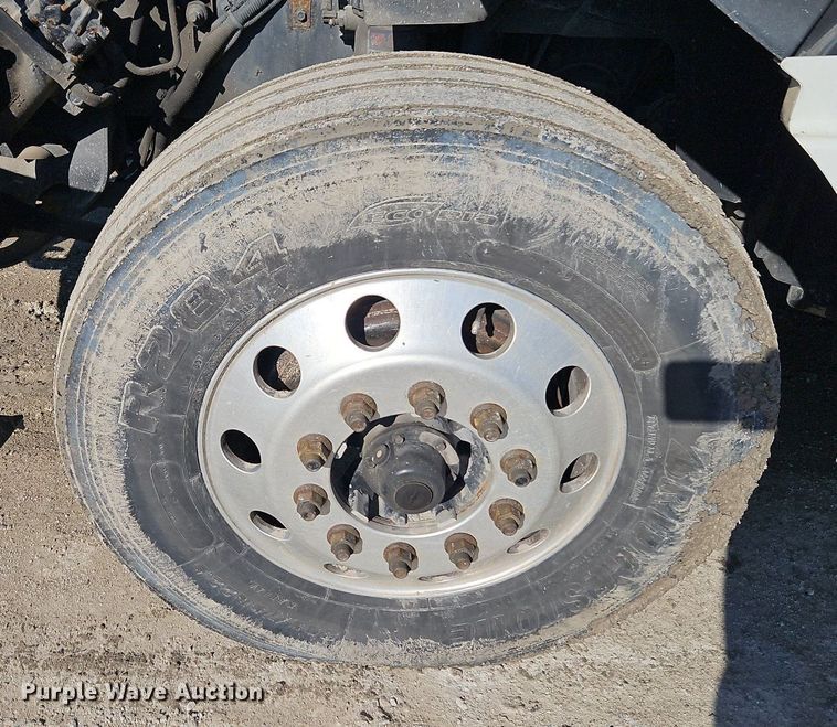 image for item EI3660 2015 International  ProStar Plus 122 semi truck