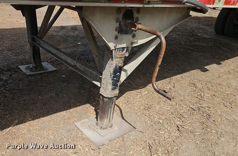 image for item EI3748 2005 IMCO walking floor trailer