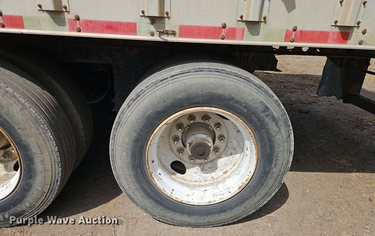 image for item EI3748 2005 IMCO walking floor trailer