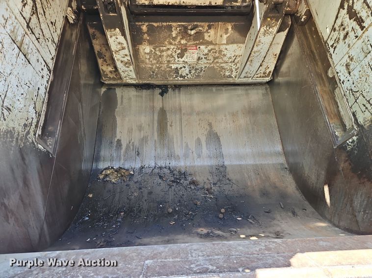 image for item EI3750 2007 Sterling L7500 refuse truck