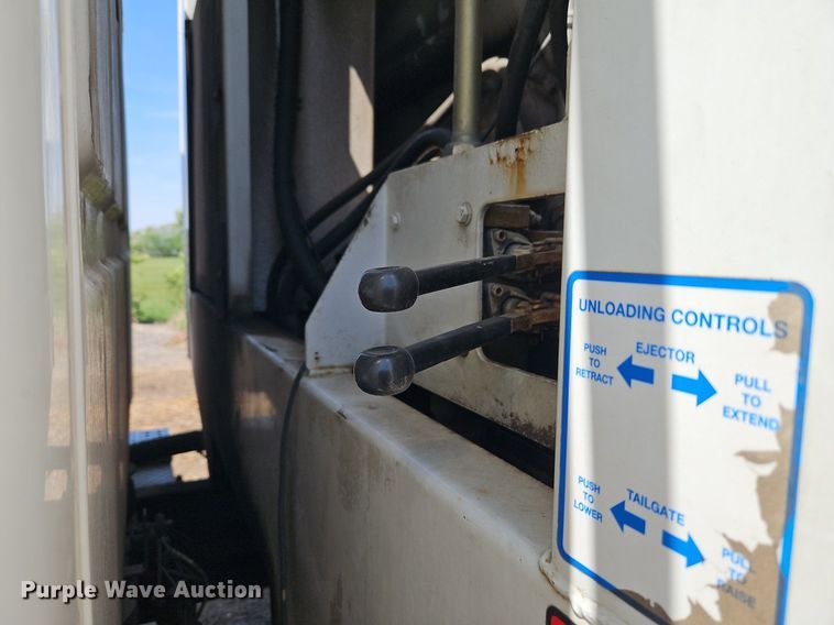 image for item EI3750 2007 Sterling L7500 refuse truck