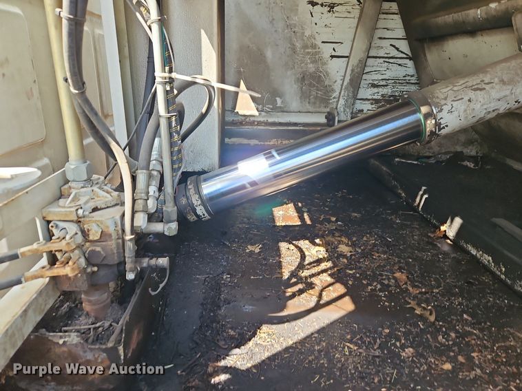 image for item EI3750 2007 Sterling L7500 refuse truck