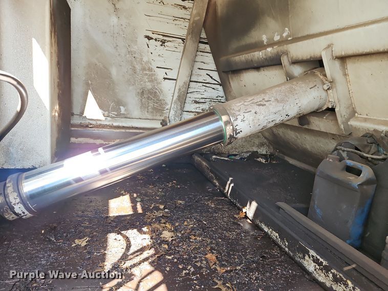 image for item EI3750 2007 Sterling L7500 refuse truck