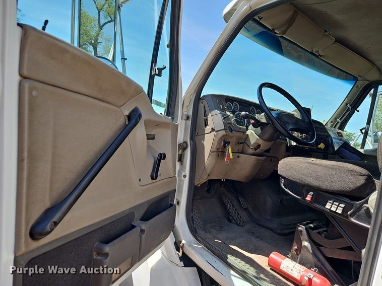 image for item EI3750 2007 Sterling L7500 refuse truck