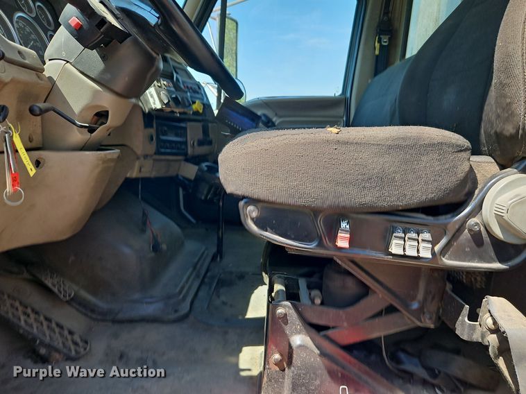 image for item EI3750 2007 Sterling L7500 refuse truck