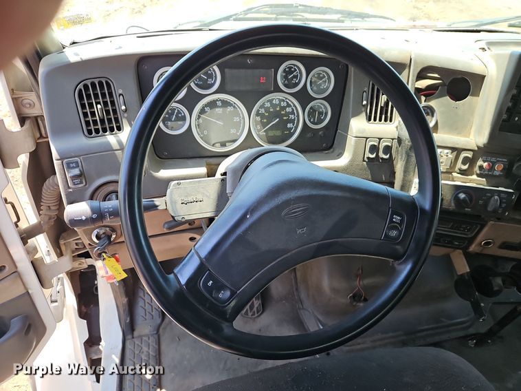 image for item EI3750 2007 Sterling L7500 refuse truck